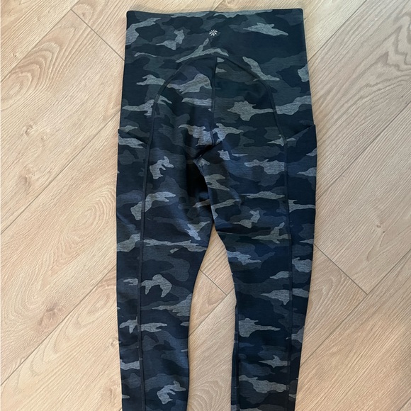 ATHLETA | Ultimate Stash Pocket Camo 7/8 Tight - Picture 7 of 9